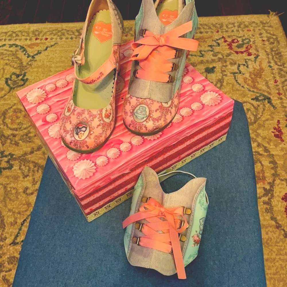 Beautiful Marie Antoinette platforms